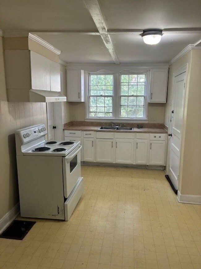 Building Photo - 541 Greenwood Ave Unit A