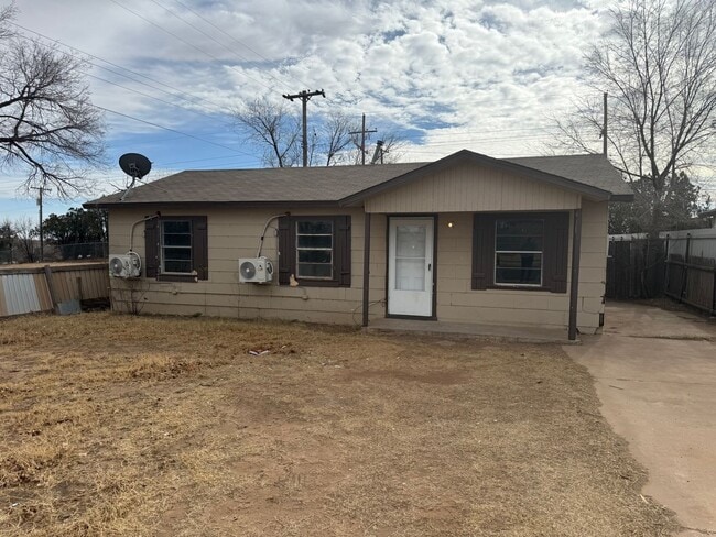 Building Photo - 3 Bedroom 1 Bath House