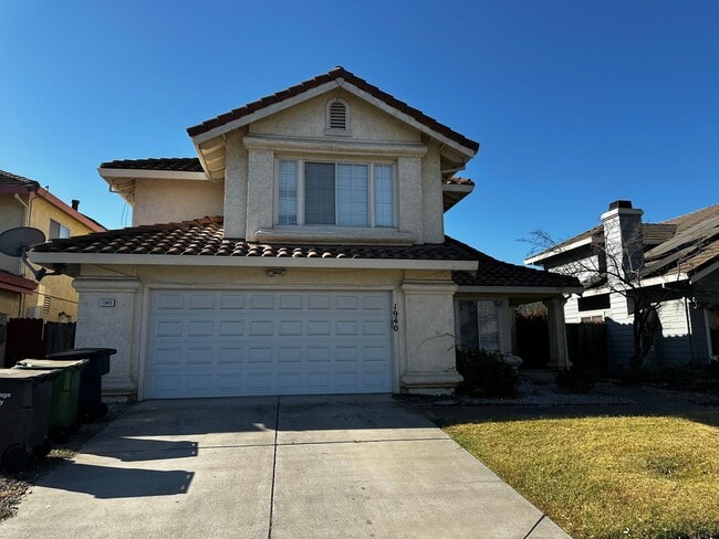 Building Photo - Close to shopping and dining Rental