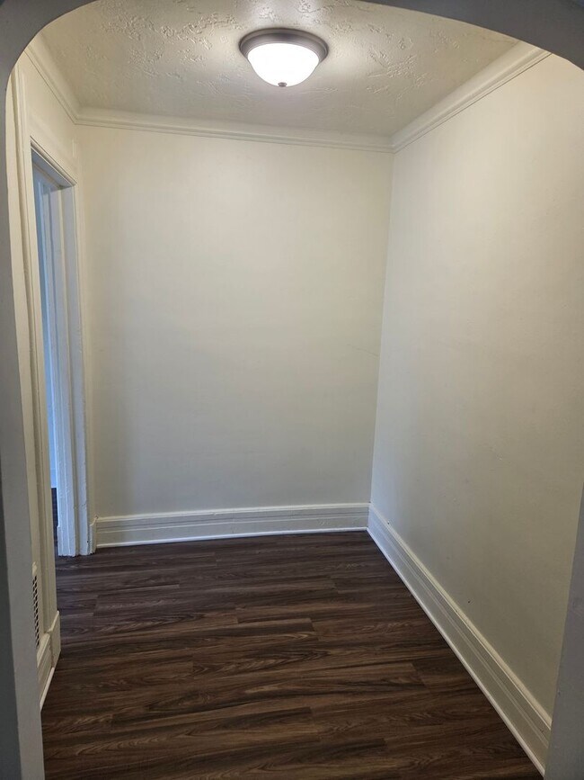 903-903 E Milwaukee St Unit 901 - Upper