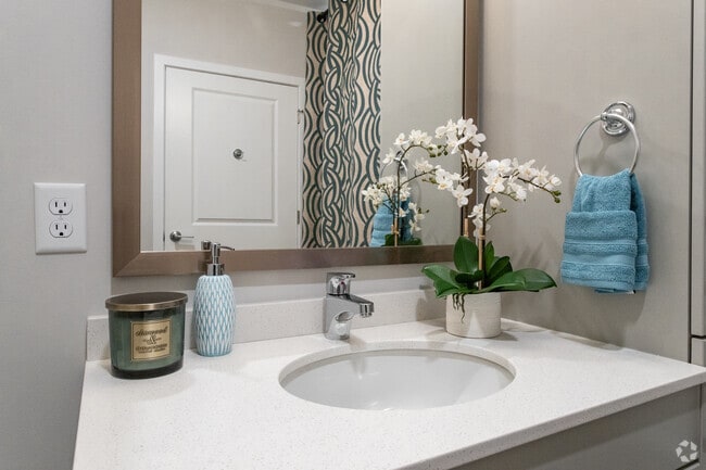 1BR, 1BA - 759 sf
