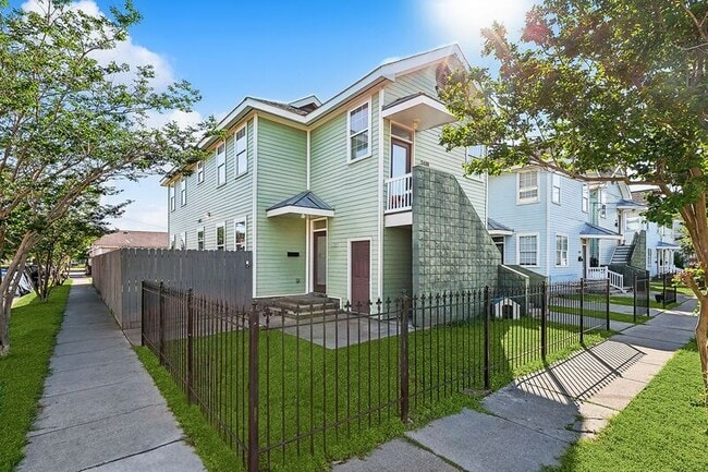Building Photo - 2437 Conti St Unit 2437 C Rental