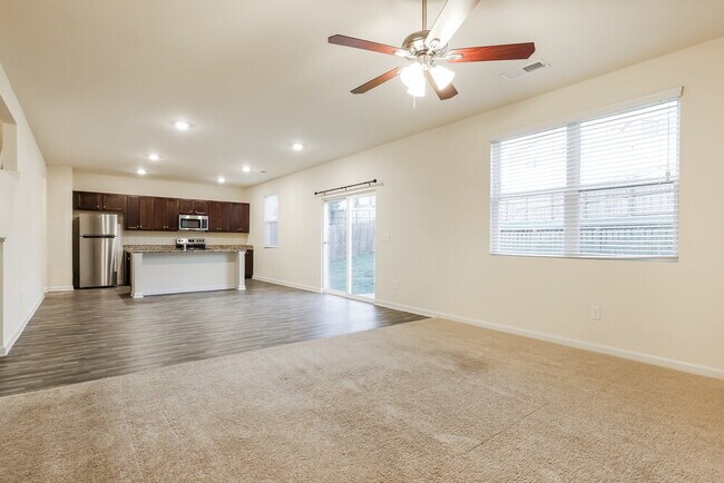 Photo - 322 Hamilton Pointe Dr