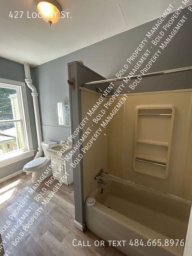 Photo - 427 Locust St