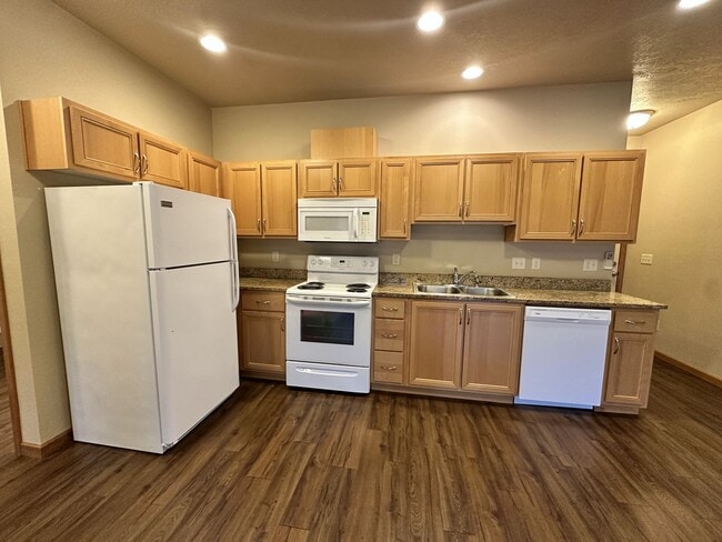 82 E 19th Alley Unit 82