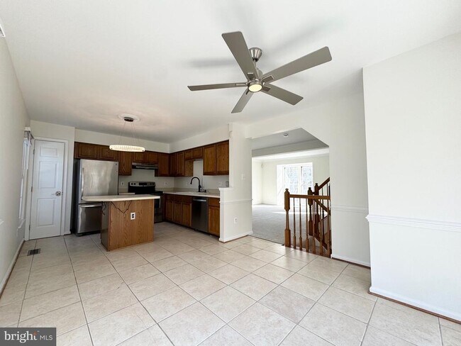 Photo - 7481 Gadsby Square