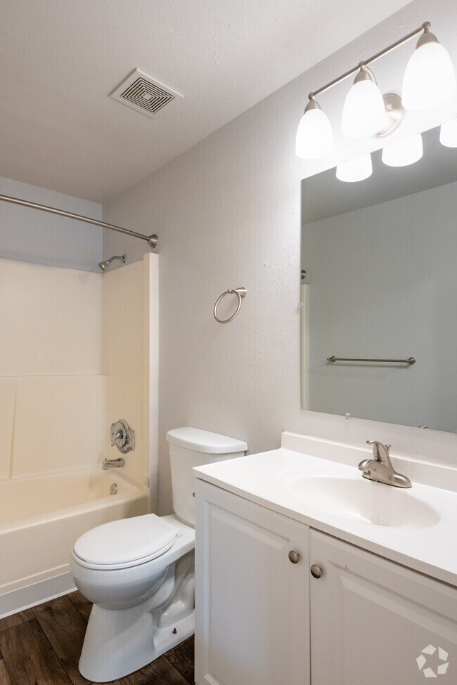 2BD, 1.5BA - 975SF