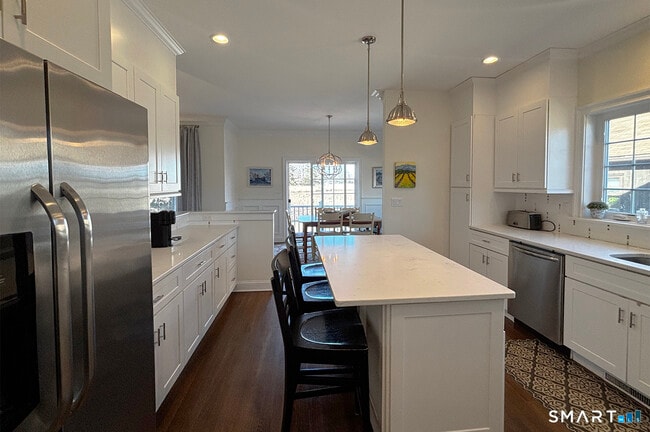 Photo - 860 Oldfield Road