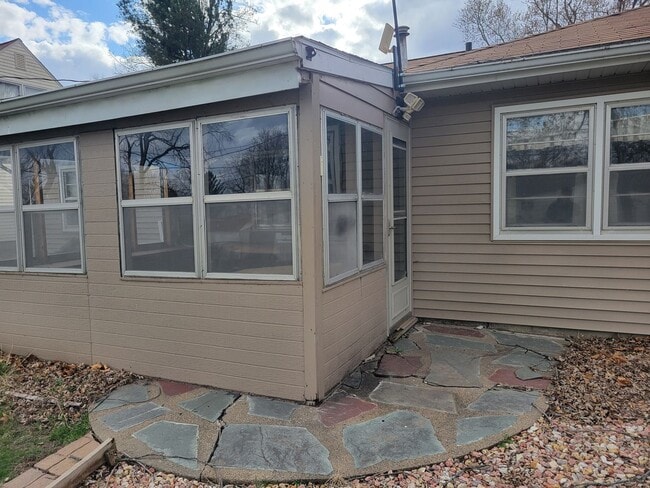 Photo - 3 Bed 1 Bath Home for RENT