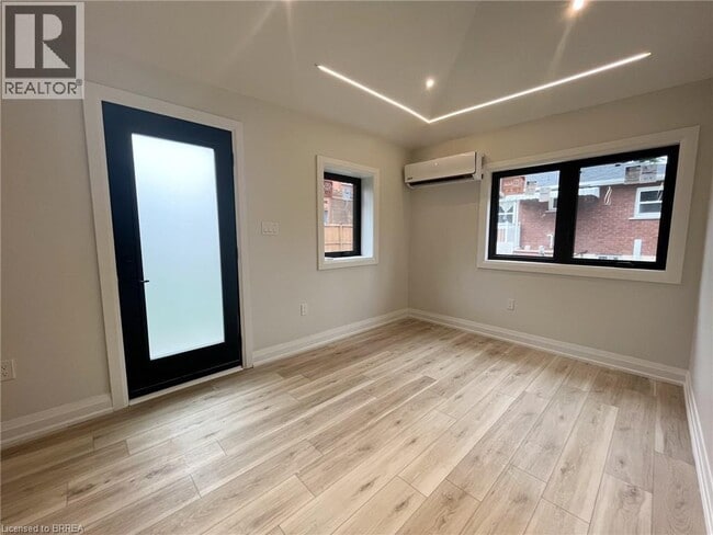 Photo - 110 Deschene Ave