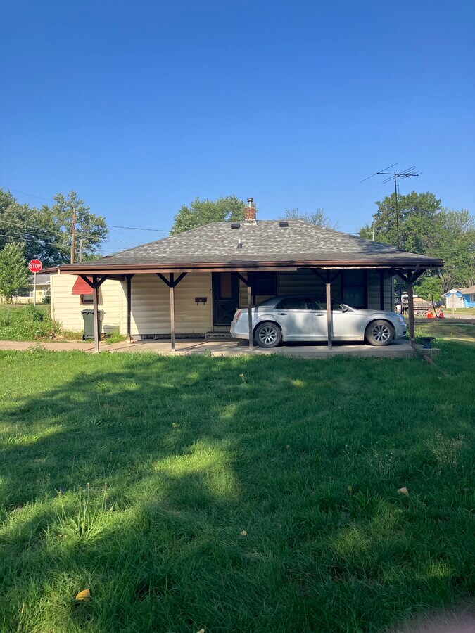 Photo - 506 S Main St