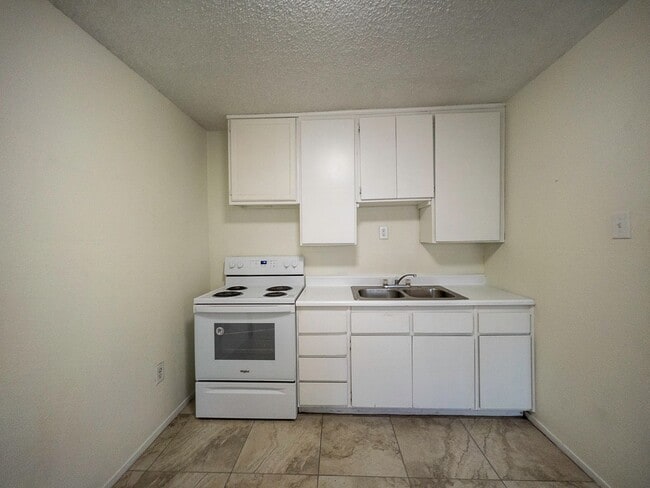 Photo - 1 bed and 1 bath located in Henderson!