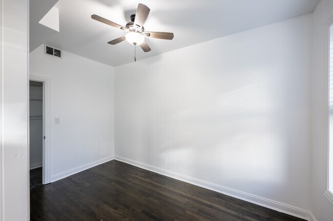 Photo - 1532 N Harding Ave Unit 3