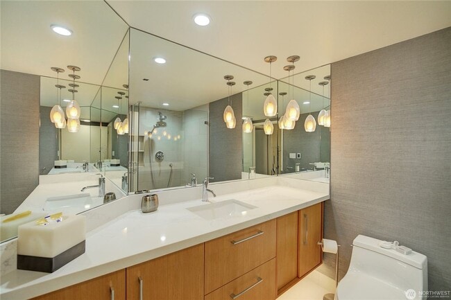Photo - 2Bd/1.75Ba Seattle Condo Unidad 1209