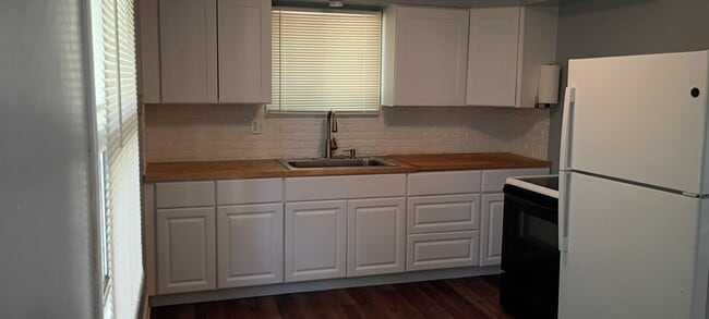 Photo - 702 Saratoga Ave