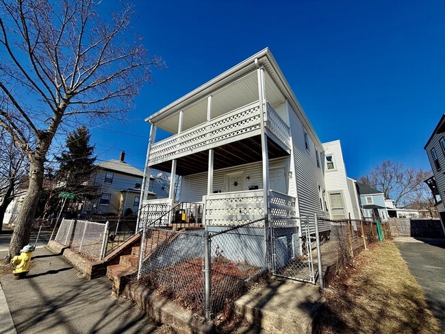 Building Photo - 156 Main St Unit 1