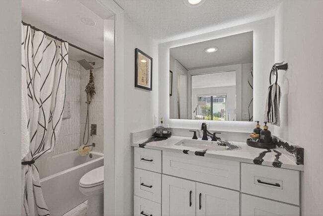 Photo - 2532 Boundbrook Dr S