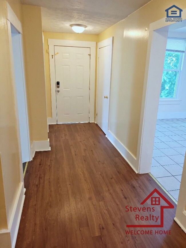 Photo - 515 Ben Hur Ave