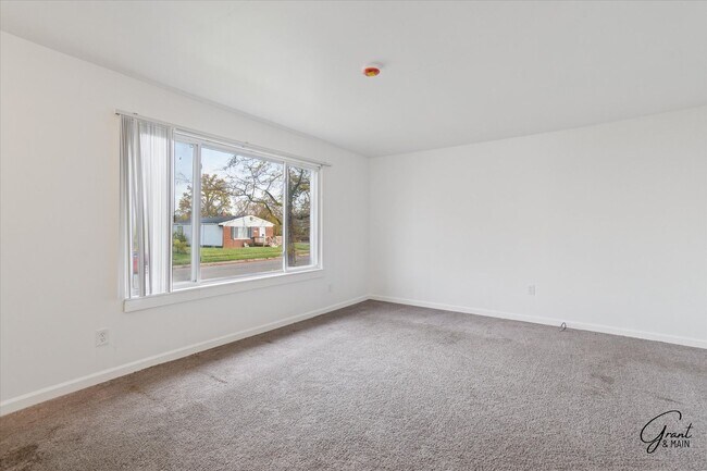 Photo - $1300 3 bedroom