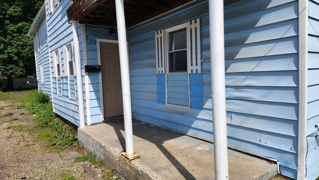 Photo - 212 1/2-207 1/2 N 11th St Unidad Apartment 207; Lower