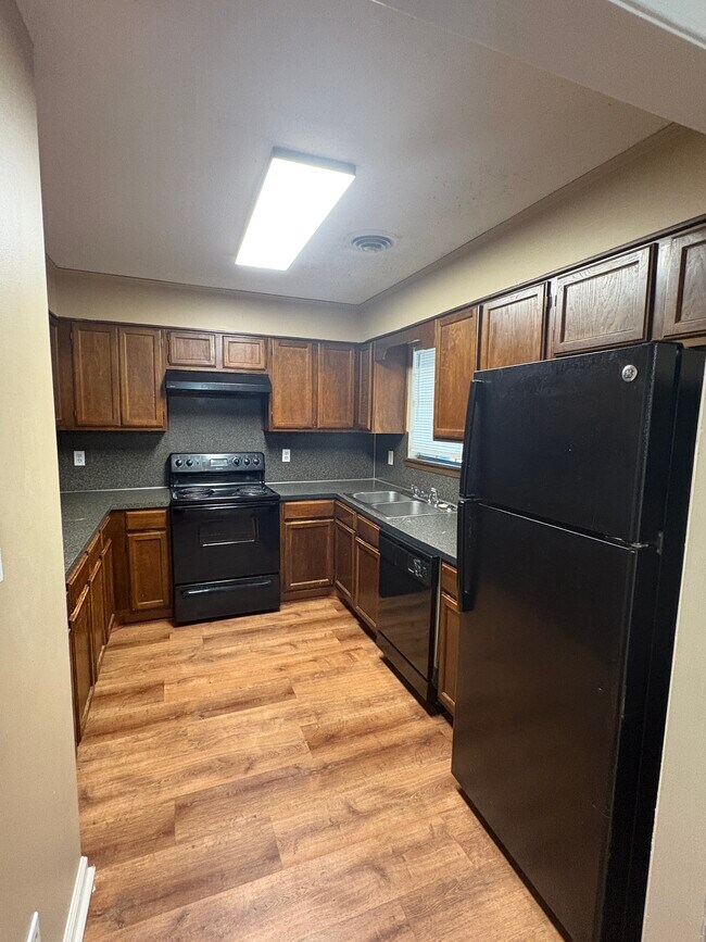 Photo - 5852 Roxboro Dr