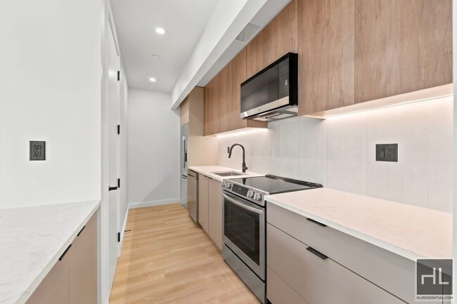 4 AVENUE