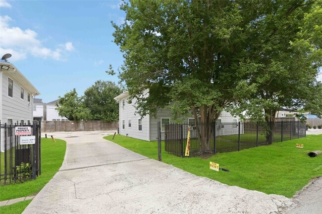 Building Photo - 6734 Burkett St. Unit 4