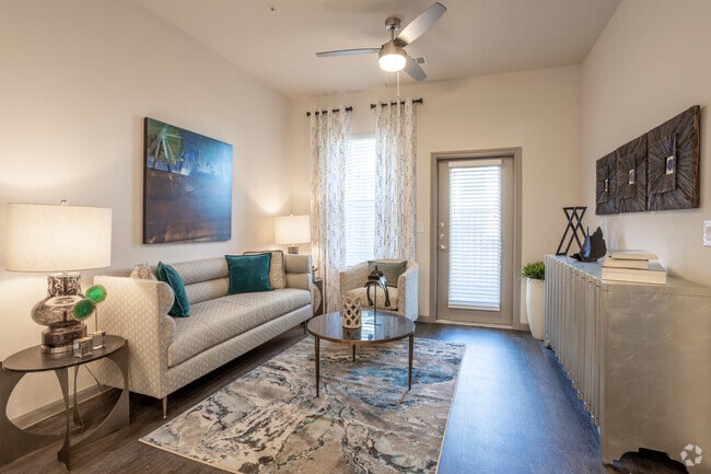 2BR, 2BA - 1022SF