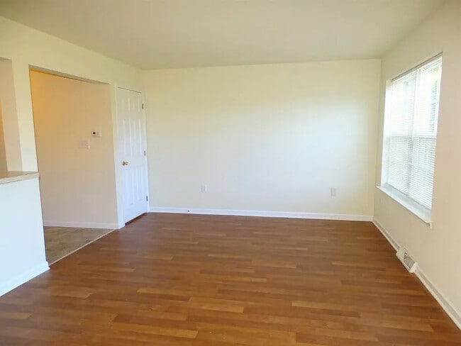 Photo - 104 Park Place Cir