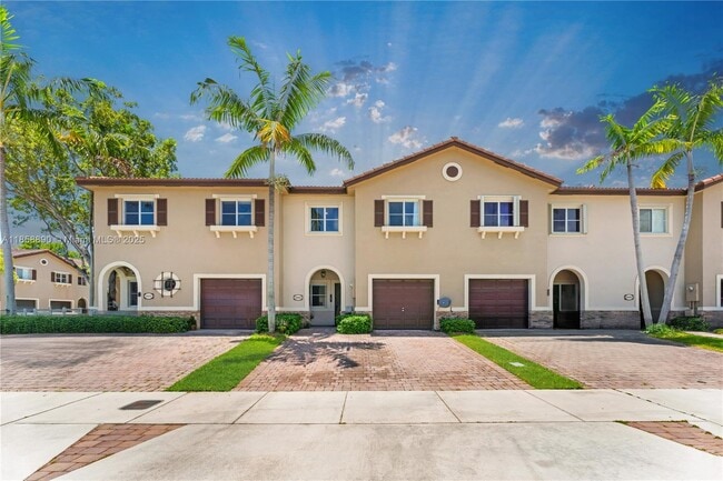 Photo - 8868 SW 220th St Casa Adosada