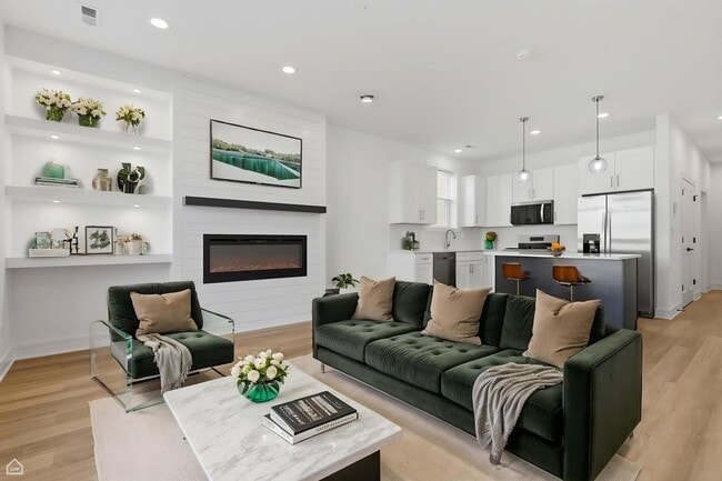 Photo - 4841 S Prairie Ave Unit 3