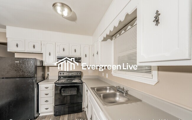 Photo - 913 27th Ave NE