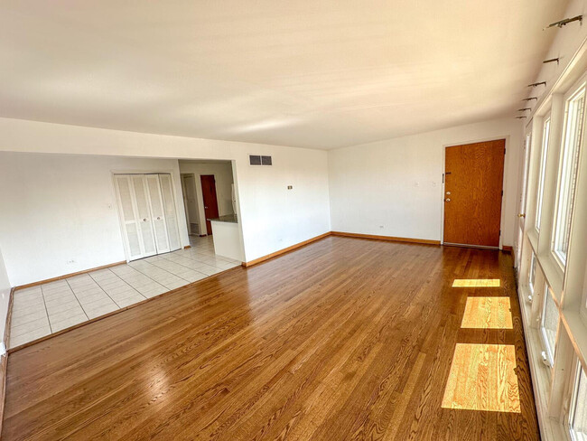 Photo - 3158 W 93rd St Unidad 3C Rental