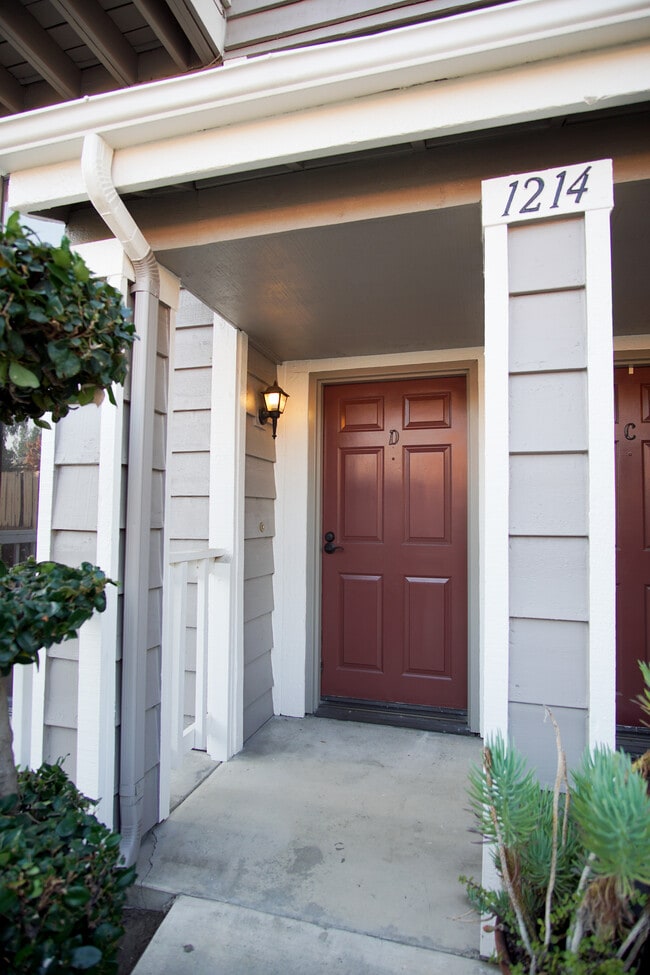 Photo - 1214 S Mayflower Ave