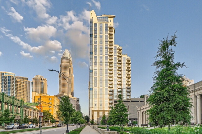 Building Photo - 333 W Trade St Rental