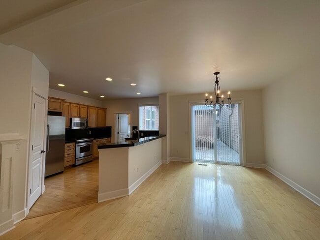 Building Photo - Old Mill Townhome Available 6/19