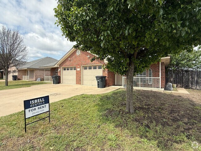 Building Photo - COMING SOON! Unit 5106 Heather Lane - B Rental
