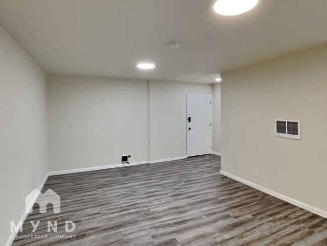 Photo - 240 Athol Ave Unidad 201