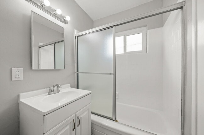 835-845 Glenway Dr.