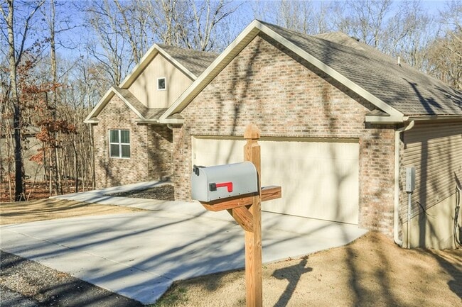 Photo - 12 Celtic Dr