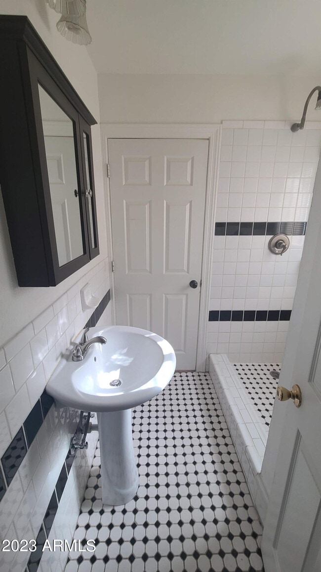 Photo - 1221 E Roosevelt St