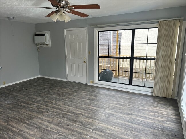 Building Photo - 628 Hawthorne St Unit 8 Rental