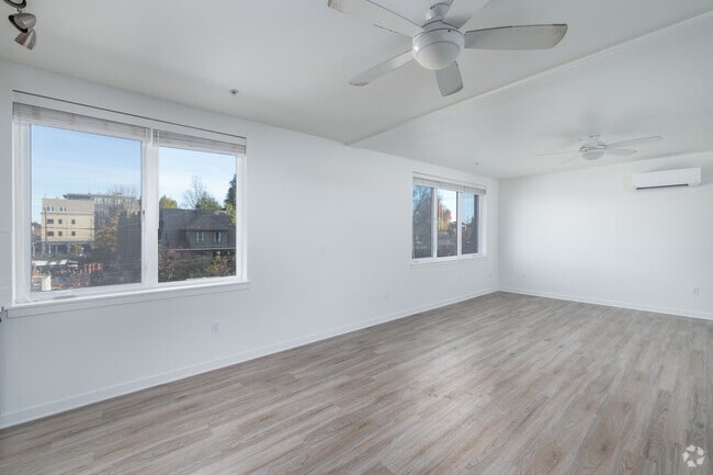 2BR, 2BA - 850SF