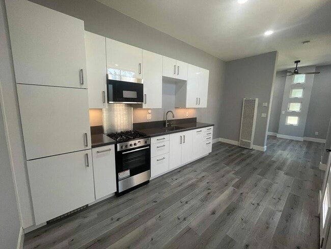 Building Photo - 6218 Cowles Mountain Blvd Unit Private 1/1