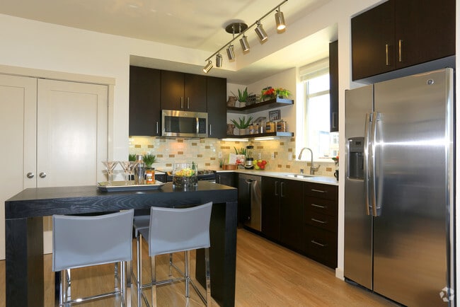 1Bedroom: Dining Room