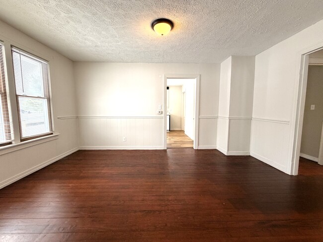 Photo - 988 N Maple St