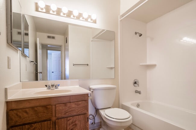 Classic Hall Bathroom - Sunset Springs Apartments