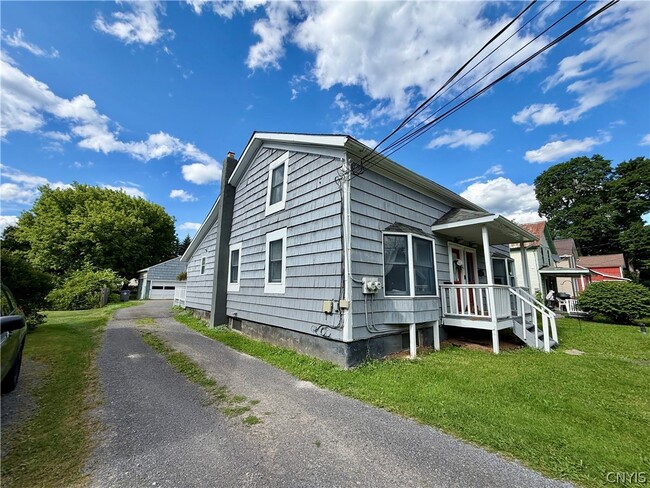 Photo - 145 W Seneca St