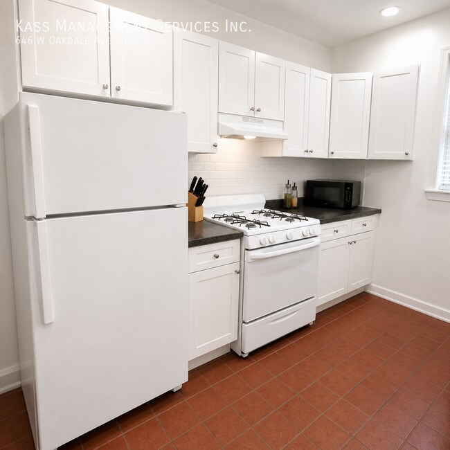Photo - 646 W Oakdale Ave Unit 1R