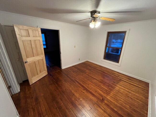 Building Photo - 60 Mill St Rental